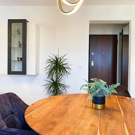 Apartment Quiet Place With Mountain View